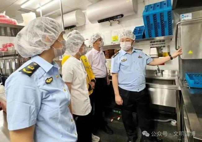 开云体育淄博高新区：餐厅随机查共筑文明餐桌新风尚(图3)