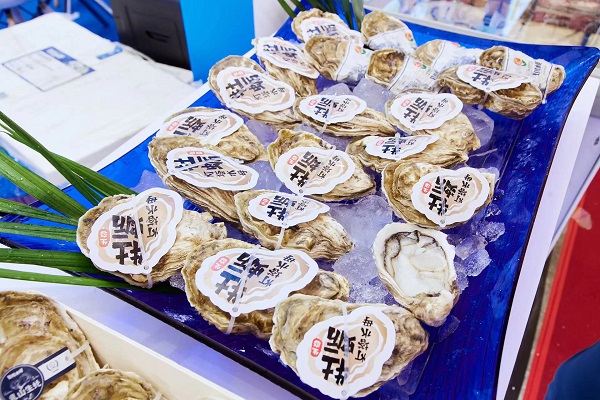 从展馆冰柜走向市场货柜和百姓餐桌威海海鲜在上海“出圈”(图2)