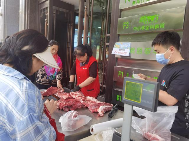 兰州牛羊肉零售价跌入20元区间市民餐桌迎来实惠盛宴(图1)