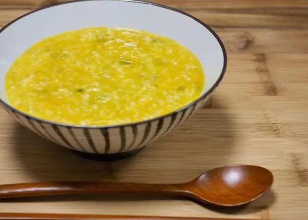 早餐不能吃“小米粥”？医生：不仅小米粥4种早餐请撤下餐桌(图1)