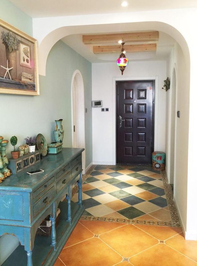 媳妇硬要做“曲线吊顶”！全房复古家具茶几带轮子！谁见过？(图1)