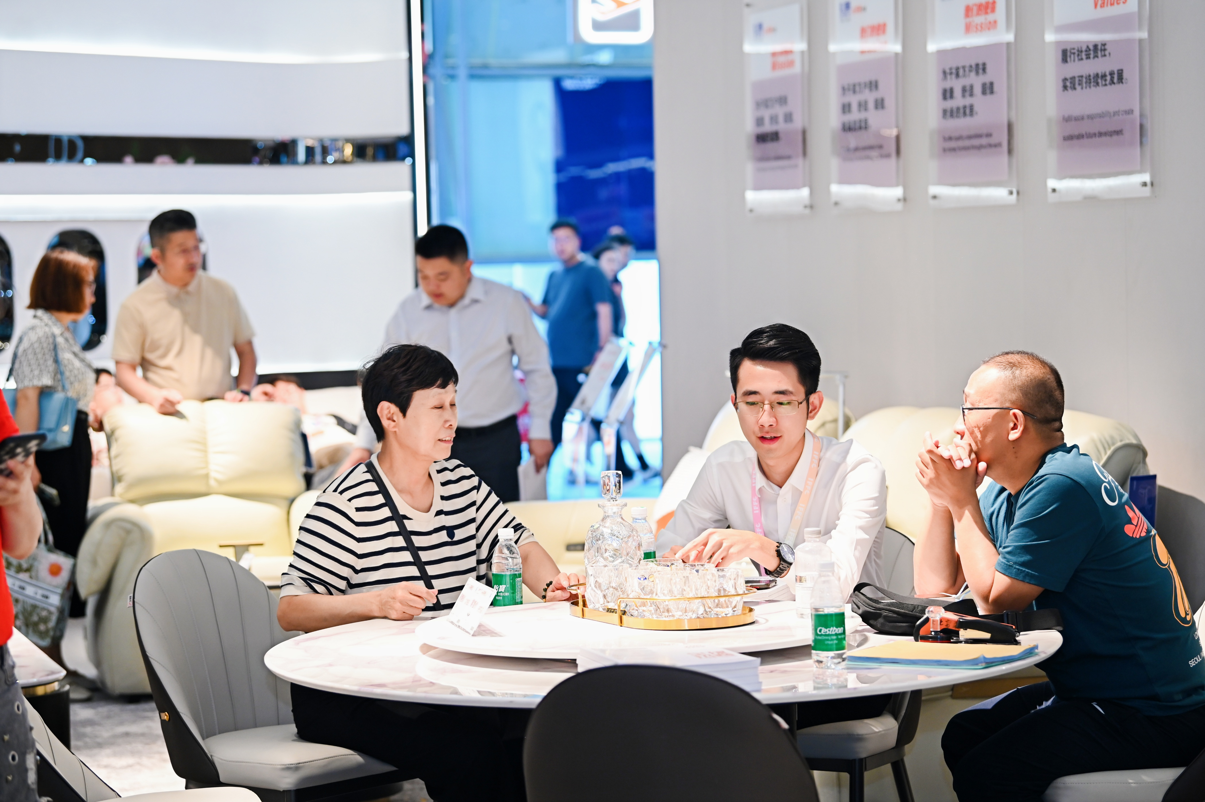 成都家具展：头部企业当“引擎”提振全产业链(图2)