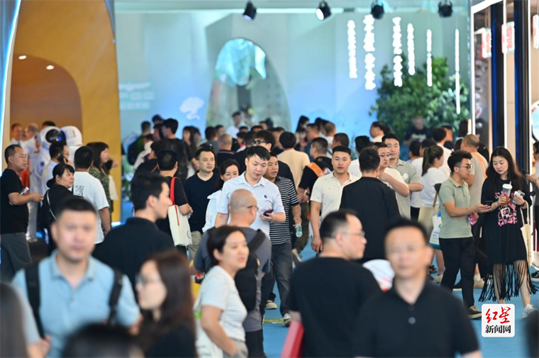 kaiyun体育全站成都家具展展示成都家居全产业链新风采(图1)