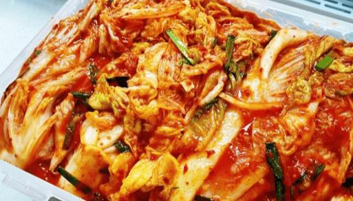 作为日常招待客人的佳肴辣白菜普普通通却成为餐桌上的亮点(图2)