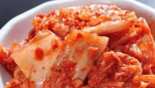 作为日常招待客人的佳肴辣白菜普普通通却成为餐桌上的亮点(图1)