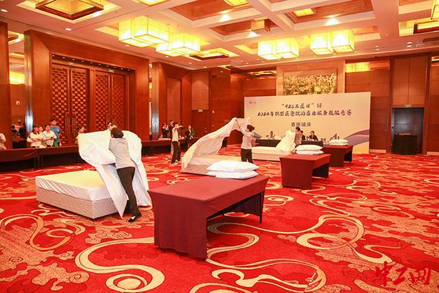 “926工匠日”杯2024年杭州市拱墅区餐饮酒店kaiyun体育网页版业服务技能竞赛举行(图2)