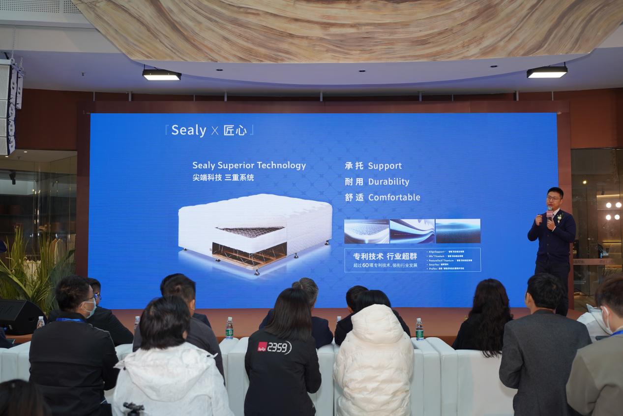 发布轻法风新品、携手百年品牌丝涟尚品宅kaiyun体育全站配延展“大家居”链条(图7)