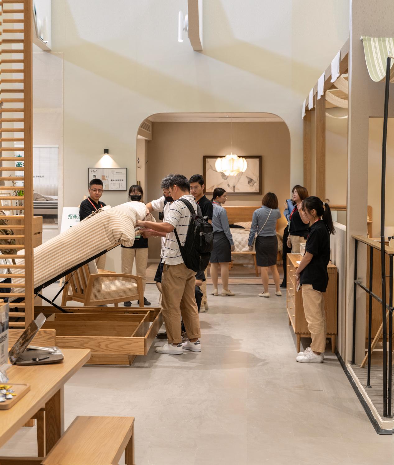 跳出实木框架源氏木语迈入“实木+家居”20时代(图4)