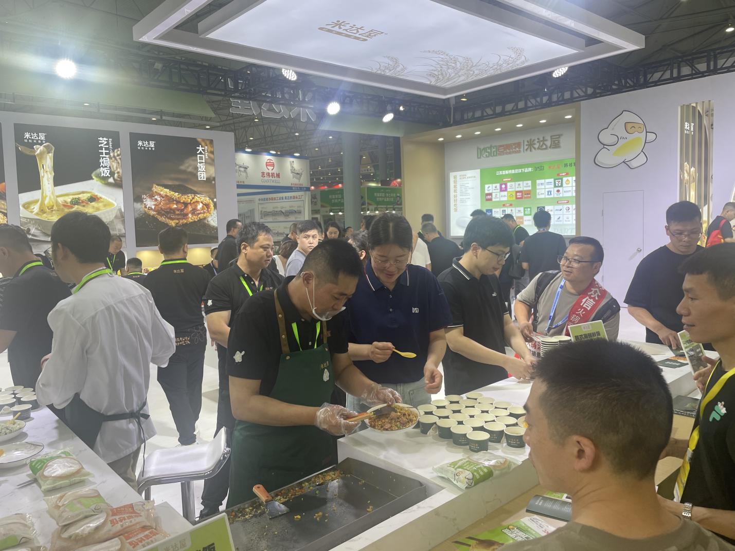 米达屋参加海名·2024成都餐博会确立速冻炒饭行业领导者地位(图10)