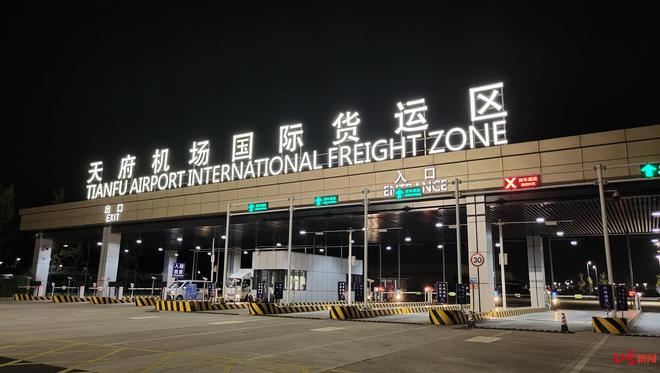 温哥华→成都！珍宝蟹22小时洲际穿越端上成都人餐桌｜开箱了大飞机(图6)