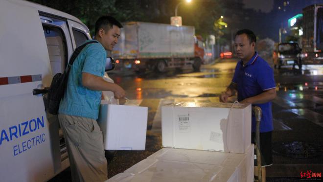 温哥华→成都！珍宝蟹22小时洲际穿越端上成都人餐桌｜开箱了大飞机(图7)