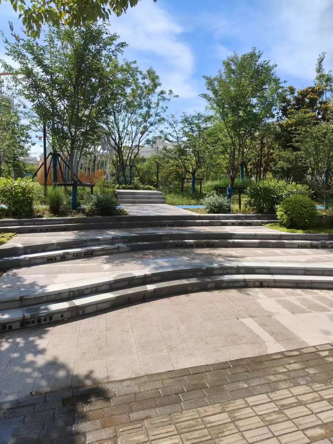 休憩、散步、打篮球……闵行又有新绿地建好啦(图1)