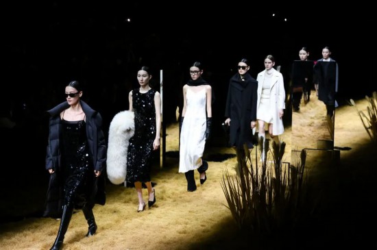 聚合時尚新勢力深圳時裝周2024秋冬系列啟幕(图11)