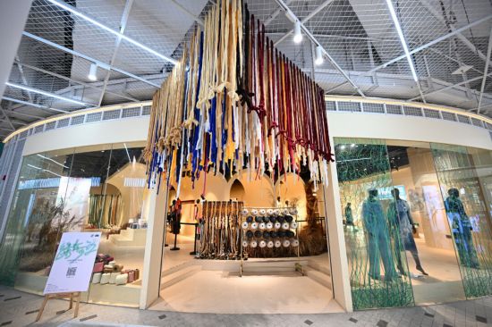 聚合時尚新勢力深圳時裝周2024秋冬系列啟幕(图12)