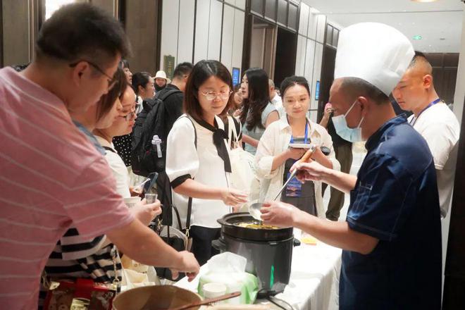 “川工带川货”助山珍实惠“鲜”达各地餐桌——2024“圣洁甘孜”普惠·松茸节在蓉启动(图5)