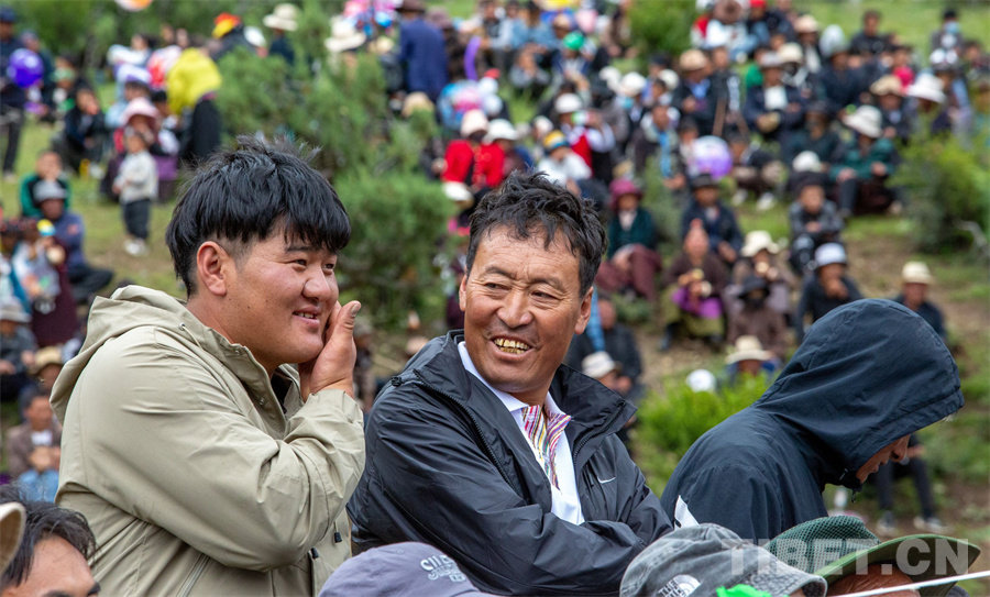 西藏洛隆举办旅游推广及农副产品展销活动(图4)
