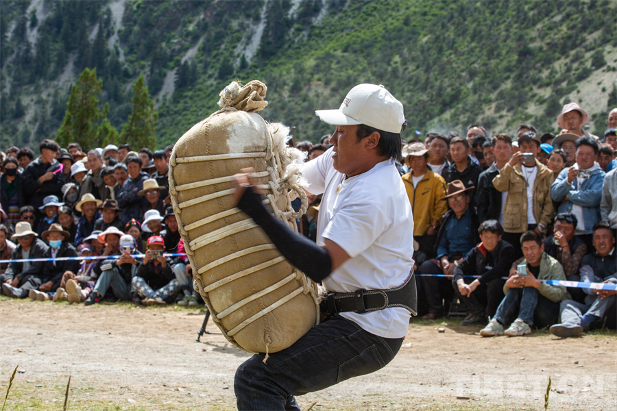 西藏洛隆举办旅游推广及农副产品展销活动(图3)