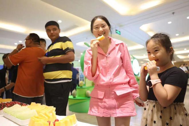 甘肃沙漠蜜瓜“走上”首都市民的餐桌(图1)