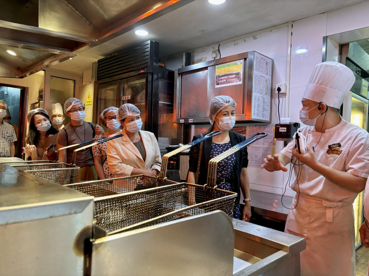 广州城管举办2024年餐厨废弃食用油脂处理开放体验活动(图1)