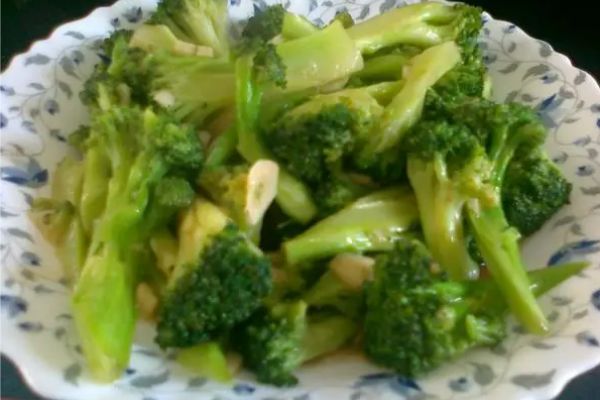 一道简单的清炒西兰花往往能成为kaiyun体育网页版餐桌上的一道亮丽风景(图3)