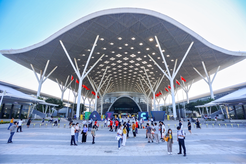 “时尚家居深圳引领开云体育”之一：为家具行业树立标杆(图1)