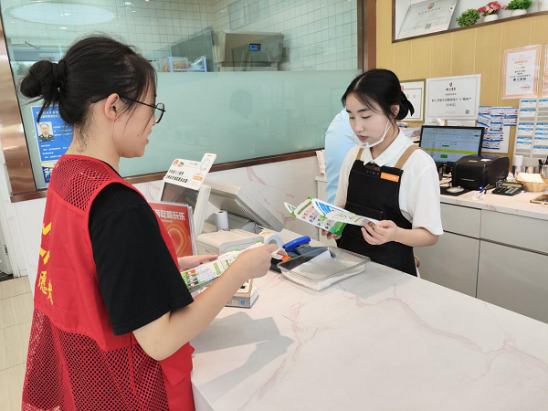 青羊区举办“光盘行动”新风尚文明餐桌新时尚主题宣传活动(图3)