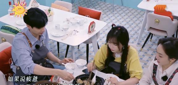 《中餐厅》虞书欣首日营业获得小费餐桌礼仪引热议(图2)