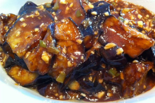 酱香茄子作为餐桌上的常客以其独特的酱香浓郁而深受喜爱(图4)