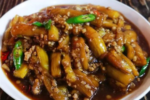 酱香茄子作为餐桌上的常客以其独特的酱香浓郁而深受喜爱(图3)