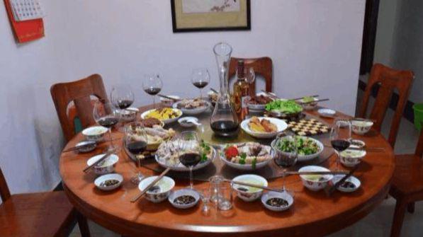 kaiyun体育全站每天餐桌上都用的东西被爆出有毒？或许很多人都浑然不知(图1)