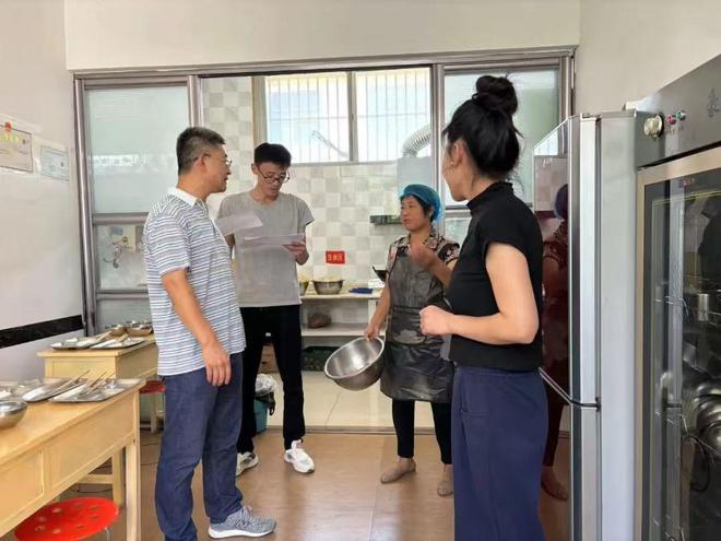 峄城区坛山街道开展“小餐桌”专项检查工作(图2)
