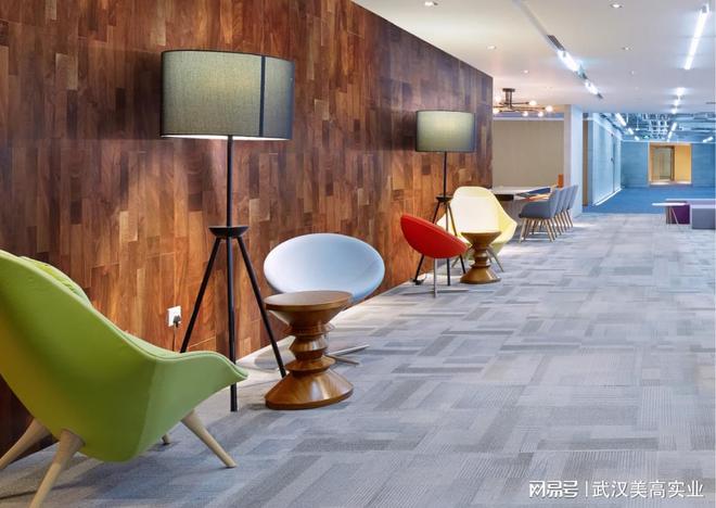 论办公家具如何支持多样化的办公场所？(图2)