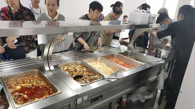 丰台这社区嵌入式助老餐桌托起老年人美好“食”光！(图3)