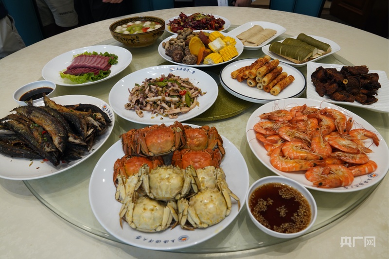 丰收节这天上海海洋大学把“科研成果”端上餐桌(图1)