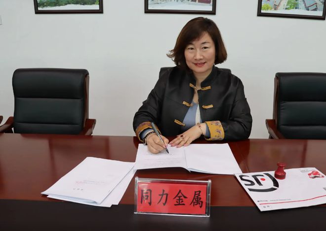 山东小伙娶美国女孩媳妇儿颜值逆天似明星婚后定居德州修飞机(图2)