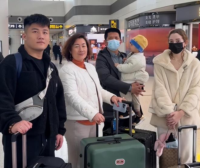 山东小伙娶美国女孩媳妇儿颜值逆天似明星婚后定居德州修飞机(图9)