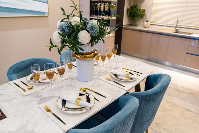 餐桌材质这么多都有什么区别？选哪一种更好？来听听大实话kaiyun体育全站(图1)