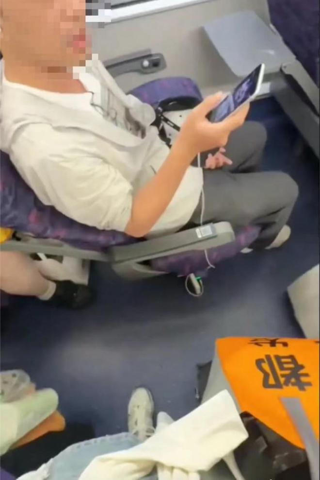 餐车低消、越席乘车、蛮横霸座、硬卧代硬座……12306回应这些坐席争议(图4)