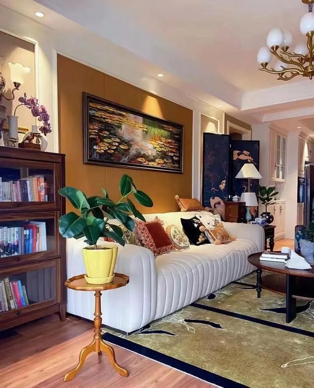 北京一70多岁老人的家火了!装修那叫一个高级客厅家具成亮点(图1)