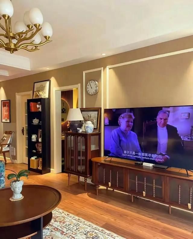 北京一70多岁老人的家火了!装修那叫一个高级客厅家具成亮点(图4)