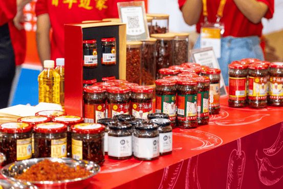 市场受众广边家干煸辣肉丝成广大美食爱好者的餐桌美味(图2)