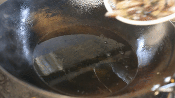 开屏策划｜云南人的餐桌到底有多“野”？胆小慎点！(图16)