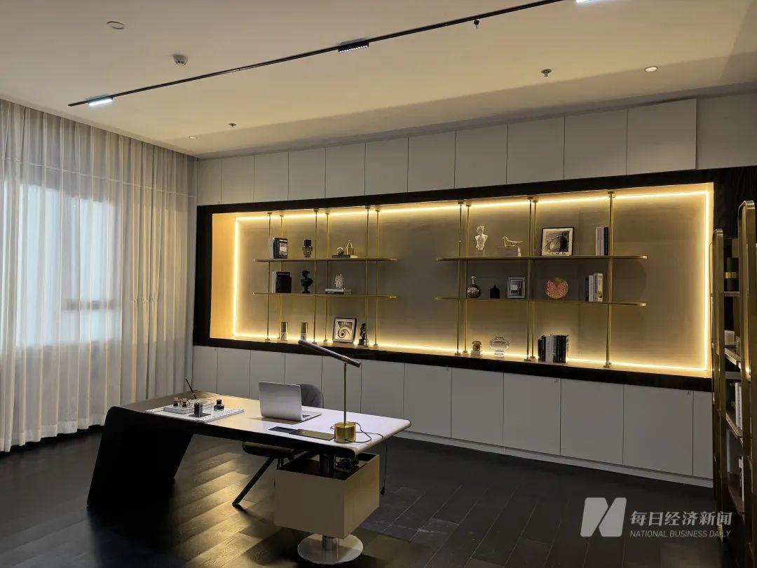 “剧组太多基地满负荷运转”郑州突然火了！每天上百部短剧同时拍摄剧组早上五六点开工要拍到次日凌晨(图6)