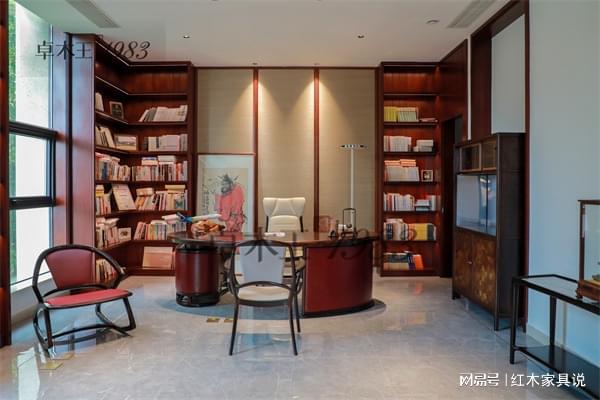 kaiyun体育全站中式精致生活：卓木王红木展示的空间哲学(图1)