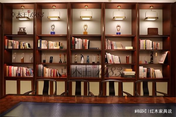 kaiyun体育全站中式精致生活：卓木王红木展示的空间哲学(图3)