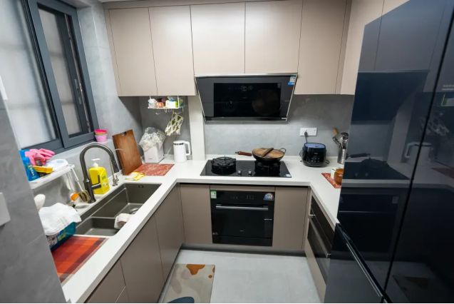 上海沪尚茗居设计师妙手回春两室变三室住下一家四口(图3)