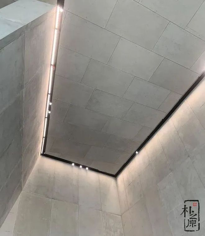 从墙面到家具：清水混凝土装饰板的多功能设计演绎(图1)