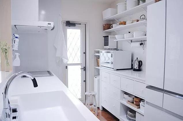 原来小房子需要这样装修：一家三口住家居留白多空间显大(图3)