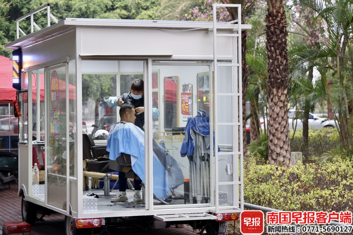你在车上理过发吗？来南宁这条夜市街试试(图7)