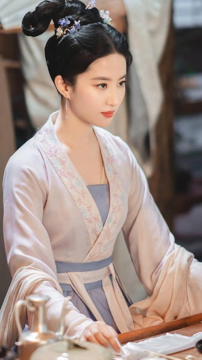 kaiyun体育全站刘亦菲成为2024年最受用户关注的娱乐明星与特朗普、普京齐名(图3)